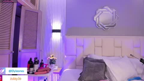 Snapshot of sexy_elynxx chatting on April 4, 2026, 8:17 pm ELY online show from April 4, 2026, 8:17 pm