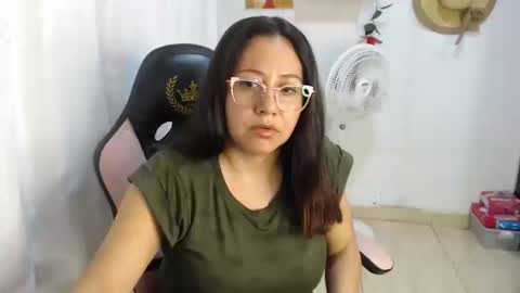 Snapshot of sexy_goddes1 chatting on October 18, 2025, 4:26 am layla violeta gomez online show from October 18, 2025, 4:26 am