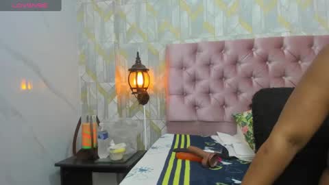 Snapshot of sexy_hot_mature chatting on February 19, 2025, 11:57 pm lina online show from February 19, 2025, 11:57 pm