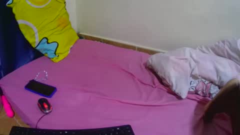 Snapshot of sexy_leen1 chatting on December 16, 2025, 7:24 am Winnie online show from December 16, 2025, 7:24 am