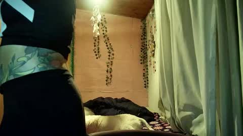 sexy lolas online show from March 14, 2026, 11:21 pm