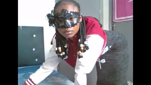 mimi online show from April 16, 2026, 6:52 pm