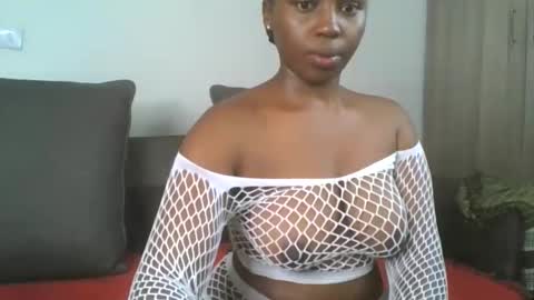 SEXY MOMAH online show from April 6, 2026, 9:43 am
