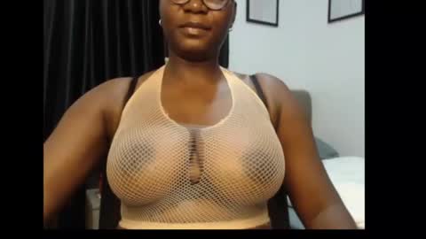 Snapshot of sexy_pearl12 chatting on July 13, 2026, 7:00 am zoe online show from July 13, 2026, 7:00 am