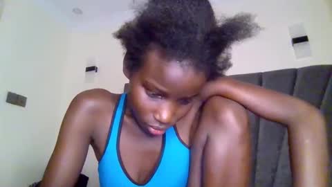 sexy_petittie online show from December 19, 2025, 4:25 pm