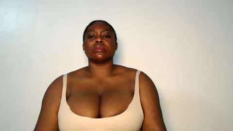 Luna online show from October 29, 2025, 10:44 pm