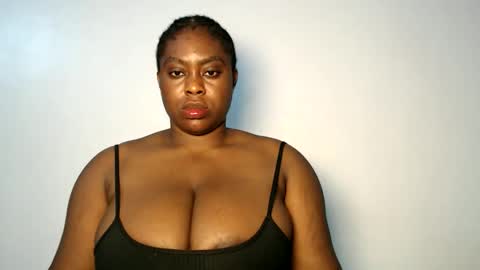 Luna online show from October 31, 2025, 10:22 pm