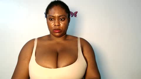 Luna online show from December 19, 2025, 10:39 pm