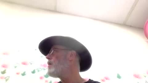 Daddy online show from April 11, 2026, 8:40 am