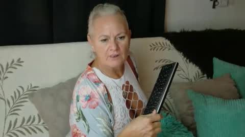 Snapshot of sexyalliekay chatting on March 11, 2026, 6:19 am Sexy GILF Allie Kay online show from March 11, 2026, 6:19 am