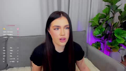 Snapshot of sexyangeloux chatting on April 5, 2026, 10:07 pm Lou online show from April 5, 2026, 10:07 pm