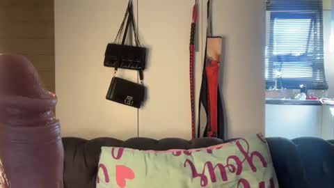 sexyasszeeee online show from May 12, 2026, 7:05 am