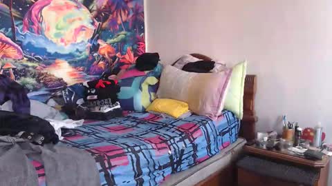 Snapshot of sexydarkhunter2 chatting on December 16, 2025, 6:24 pm Mike online show from December 16, 2025, 6:24 pm