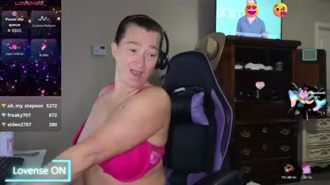 Snapshot of sexydistraction1 chatting on June 24, 2026, 1:43 pm SexyDistraction online show from June 24, 2026, 1:43 pm
