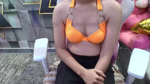 sexyislive online show from November 12, 2025, 12:05 pm