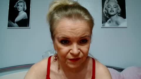 Snapshot of sexyjennyeu chatting on February 16, 2025, 8:11 pm Jenny online show from February 16, 2025, 8:11 pm