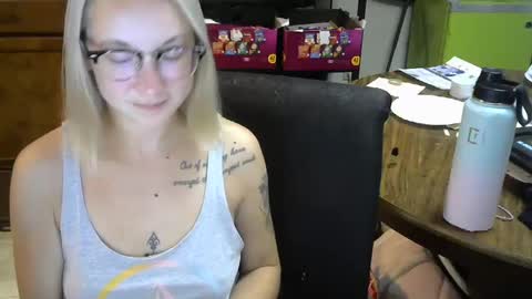 Snapshot of sexylexie93 chatting on October 14, 2025, 2:34 am sexylexie93 online show from October 14, 2025, 2:34 am
