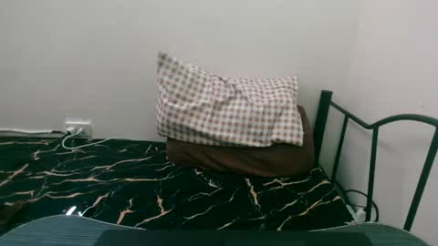 Snapshot of sexylove212002 chatting on January 2, 2025, 4:41 am Lily online show from January 2, 2025, 4:41 am