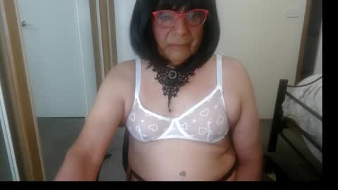 Snapshot of sexylunatrans chatting on November 28, 2025, 6:49 am Luna online show from November 28, 2025, 6:49 am