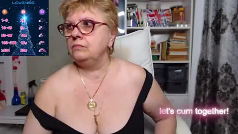 Snapshot of sexylynette4u chatting on December 16, 2024, 6:53 am sexylynette4u online show from December 16, 2024, 6:53 am