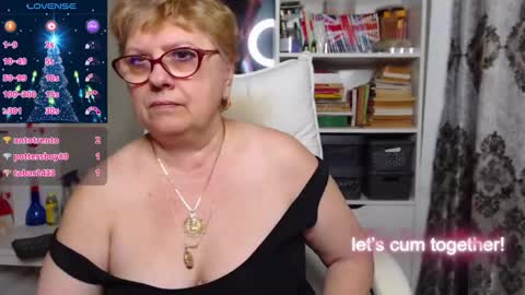 Snapshot of sexylynette4u chatting on December 16, 2024, 9:57 am sexylynette4u online show from December 16, 2024, 9:57 am