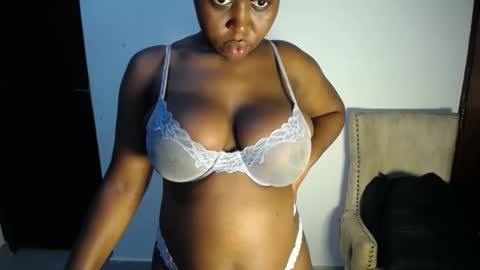 Snapshot of sexymelaninn chatting on March 3, 2025, 5:09 am Sexy Melanin online show from March 3, 2025, 5:09 am