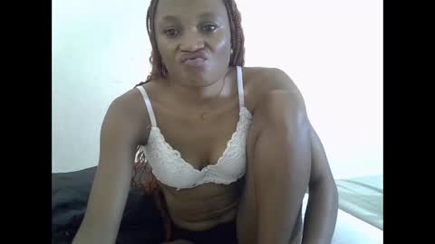 Snapshot of sexypetite4 chatting on September 22, 2025, 7:10 am SHARON online show from September 22, 2025, 7:10 am