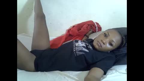 Snapshot of sexypetite4 chatting on October 6, 2025, 6:55 am SHARON online show from October 6, 2025, 6:55 am