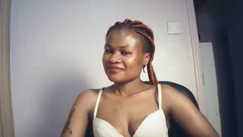 queenivy online show from December 18, 2025, 9:43 pm