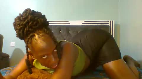 VIVIAN online show from March 1, 2025, 8:42 pm