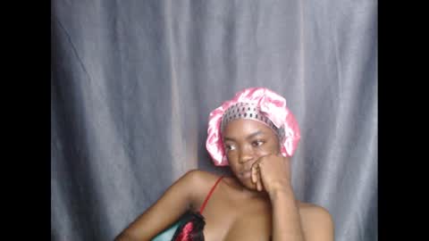 Snapshot of sexyxbunnyxx chatting on December 9, 2024, 10:22 am Blue online show from December 9, 2024, 10:22 am