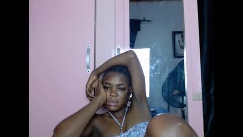 Snapshot of sexyxbunnyxx chatting on January 11, 2025, 1:06 am Blue online show from January 11, 2025, 1:06 am