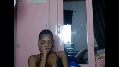Snapshot of sexyxbunnyxx chatting on January 13, 2025, 11:17 pm Blue online show from January 13, 2025, 11:17 pm