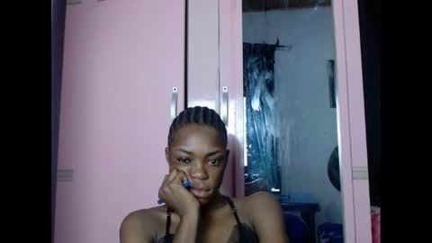 Snapshot of sexyxbunnyxx chatting on January 16, 2025, 1:16 am Blue online show from January 16, 2025, 1:16 am