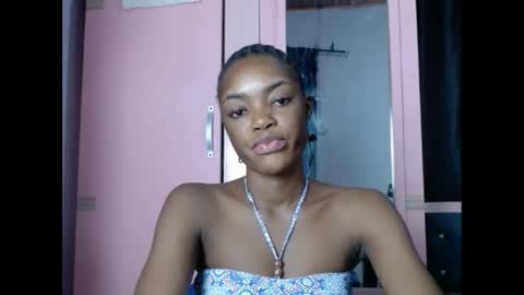 Snapshot of sexyxbunnyxx chatting on January 16, 2025, 11:37 pm Blue online show from January 16, 2025, 11:37 pm