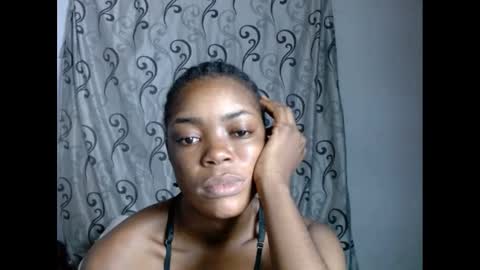 Snapshot of sexyxbunnyxx chatting on January 31, 2025, 2:04 am Blue online show from January 31, 2025, 2:04 am