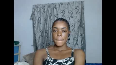 Snapshot of sexyxbunnyxx chatting on February 5, 2025, 10:22 pm Blue online show from February 5, 2025, 10:22 pm