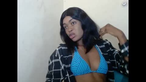 Snapshot of sexyxbunnyxx chatting on February 16, 2025, 7:04 am Blue online show from February 16, 2025, 7:04 am