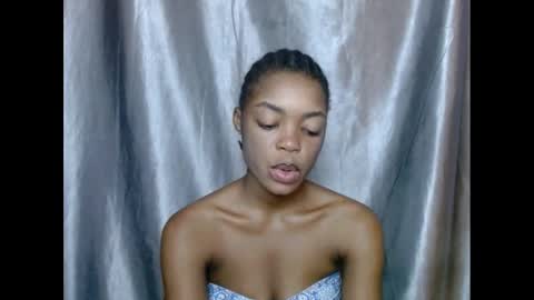 Snapshot of sexyxbunnyxx chatting on February 17, 2025, 7:15 am Blue online show from February 17, 2025, 7:15 am