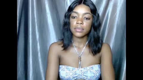 Snapshot of sexyxbunnyxx chatting on February 17, 2025, 7:21 pm Blue online show from February 17, 2025, 7:21 pm