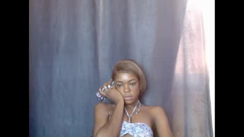 Snapshot of sexyxbunnyxx chatting on February 24, 2025, 5:09 pm Blue online show from February 24, 2025, 5:09 pm
