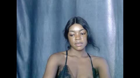 Snapshot of sexyxbunnyxx chatting on February 25, 2025, 12:03 pm Blue online show from February 25, 2025, 12:03 pm