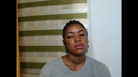 Snapshot of sexyxbunnyxx chatting on October 4, 2025, 6:39 pm Blue online show from October 4, 2025, 6:39 pm