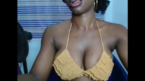 Snapshot of sexyxbunnyxx chatting on February 12, 2026, 4:24 pm Blue online show from February 12, 2026, 4:24 pm