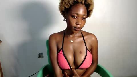 Snapshot of sexyy_boobss chatting on March 4, 2026, 5:02 am lilly online show from March 4, 2026, 5:02 am