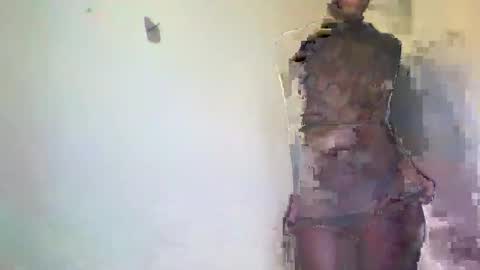 Snapshot of sexyy_tiny chatting on February 3, 2026, 4:10 am Mel online show from February 3, 2026, 4:10 am