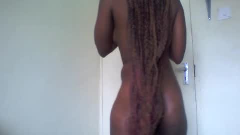 Snapshot of sexyy_tiny chatting on April 16, 2026, 5:08 am Mel online show from April 16, 2026, 5:08 am