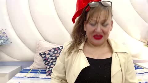 Snapshot of sexyymommy1 chatting on November 24, 2025, 11:32 am Mary online show from November 24, 2025, 11:32 am