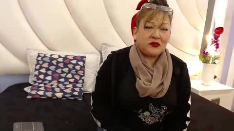 Snapshot of sexyymommy1 chatting on December 2, 2025, 11:37 am Mary online show from December 2, 2025, 11:37 am