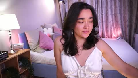 Lily  online show from December 3, 2025, 2:04 pm